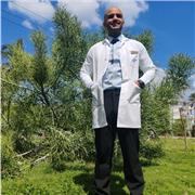 Doctor en Medicina, con habilidades para enseñar las materias relacionadas con ciencias de la salud.